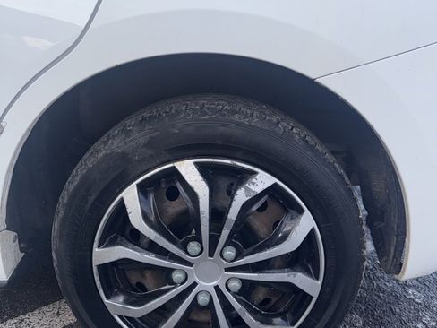 Used 2010 Pontiac Vibe w/ Preferred Package image 31