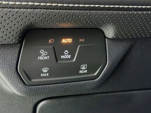 Used 2025 Volkswagen Atlas SE FWD image 10