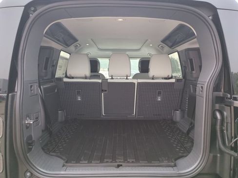 New 2026 Land Rover Defender 110 X-Dynamic SE AWD/4WD image 16