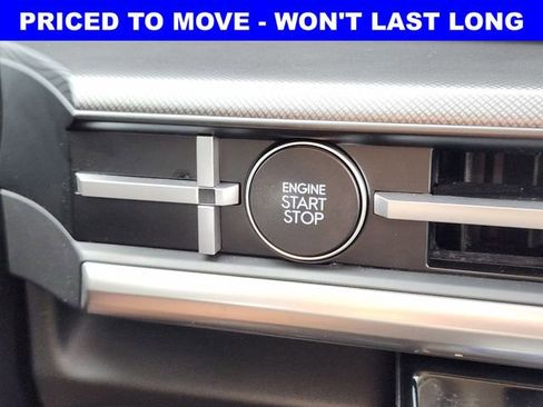 Used 2025 Hyundai Santa Fe SEL FWD image 8