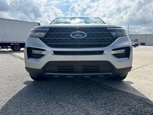 Certified 2022 Ford Explorer XLT w/ Equipment Group 202A RWD image 8