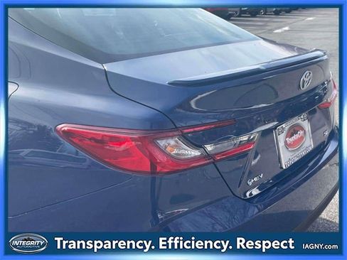 Used 2025 Toyota Camry SE image 11