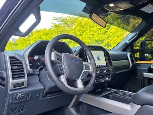Used 2022 Ford F250 Lariat w/ Black Appearance Package AWD/4WD image 17
