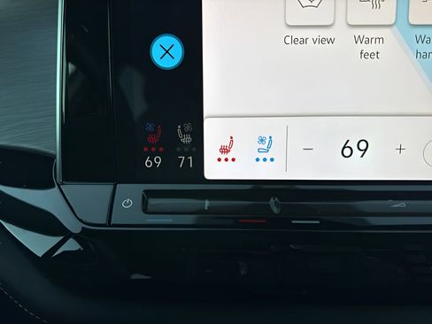 Used 2025 Volkswagen Atlas Cross Sport SE image 20