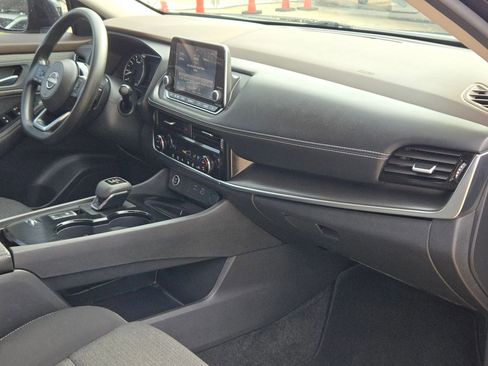 Used 2022 Nissan Rogue SV image 28