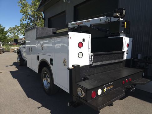 Used 2020 RAM 5500 Tradesman w/ Chrome Appearance Group AWD/4WD image 3