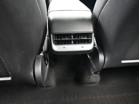 Used 2021 Tesla Model Y Long Range image 35