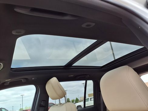 Used 2025 Jeep Grand Cherokee Limited w/ Black Appearance Package image 21