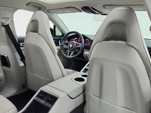 Used 2018 Porsche Panamera 4S image 26