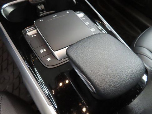 Used 2022 Mercedes-Benz GLB 250 4MATIC image 49