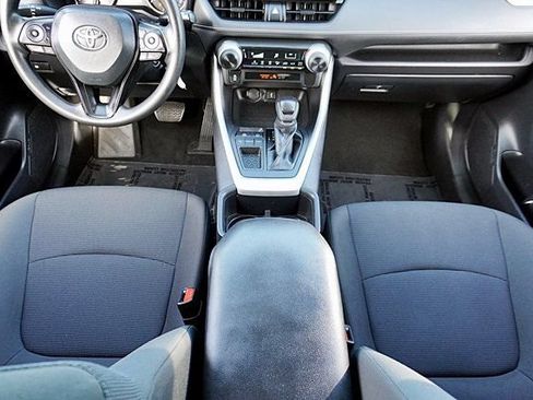 Used 2022 Toyota RAV4 LE FWD image 21