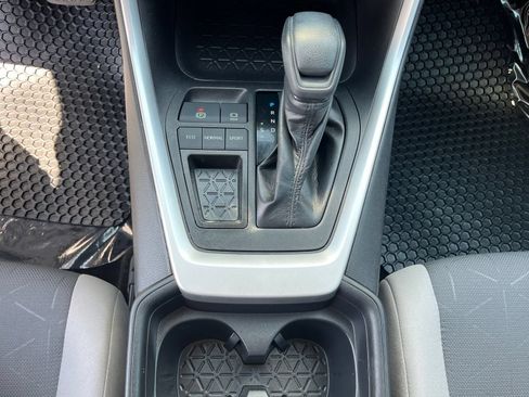 Used 2019 Toyota RAV4 XLE w/ Carpet Mat Package FWD image 27