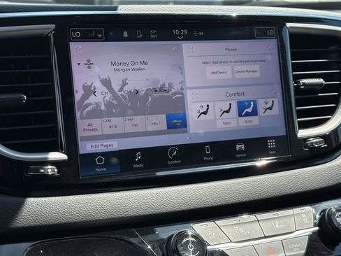 Used 2023 Chrysler Pacifica Touring-L FWD image 17