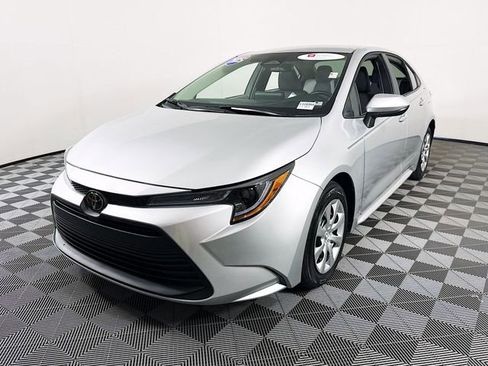 Certified 2025 Toyota Corolla LE FWD image 3