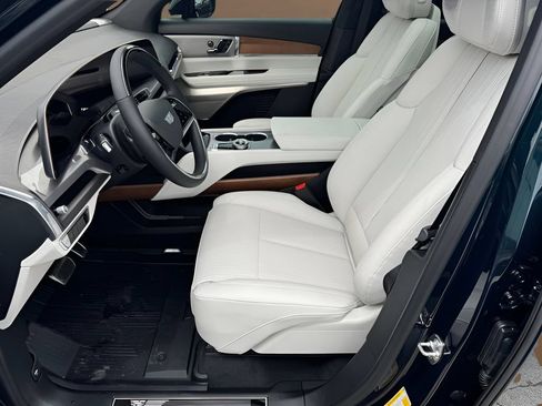 New 2027 Cadillac Vistiq Luxury w/ LPO, Floor Liner Package AWD/4WD image 11
