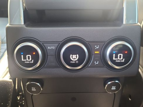 Used 2018 Land Rover Discovery HSE AWD/4WD image 39