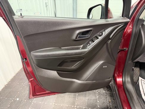 Used 2016 Chevrolet Trax LT w/ LT Sun and Sound Package image 21