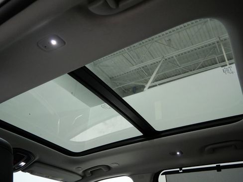 Used 2022 Jeep Grand Cherokee L Limited w/ Luxury Tech Group II image 4