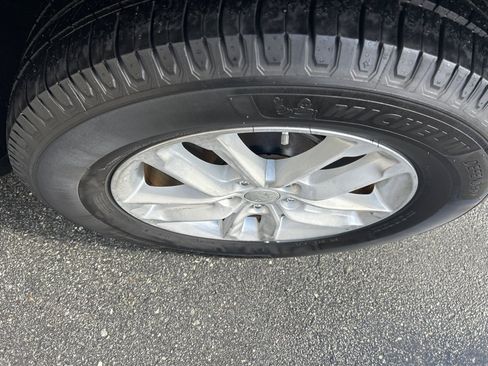 Used 2014 Kia Sorento LX image 9