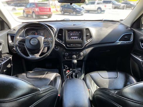 Used 2019 Jeep Cherokee Latitude Plus FWD image 15