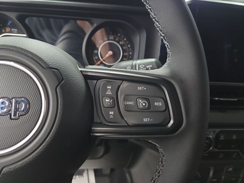 New 2025 Jeep Gladiator High Tide image 14