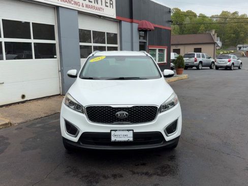 Used 2017 Kia Sorento AWD w/ LX Convenience Package image 3