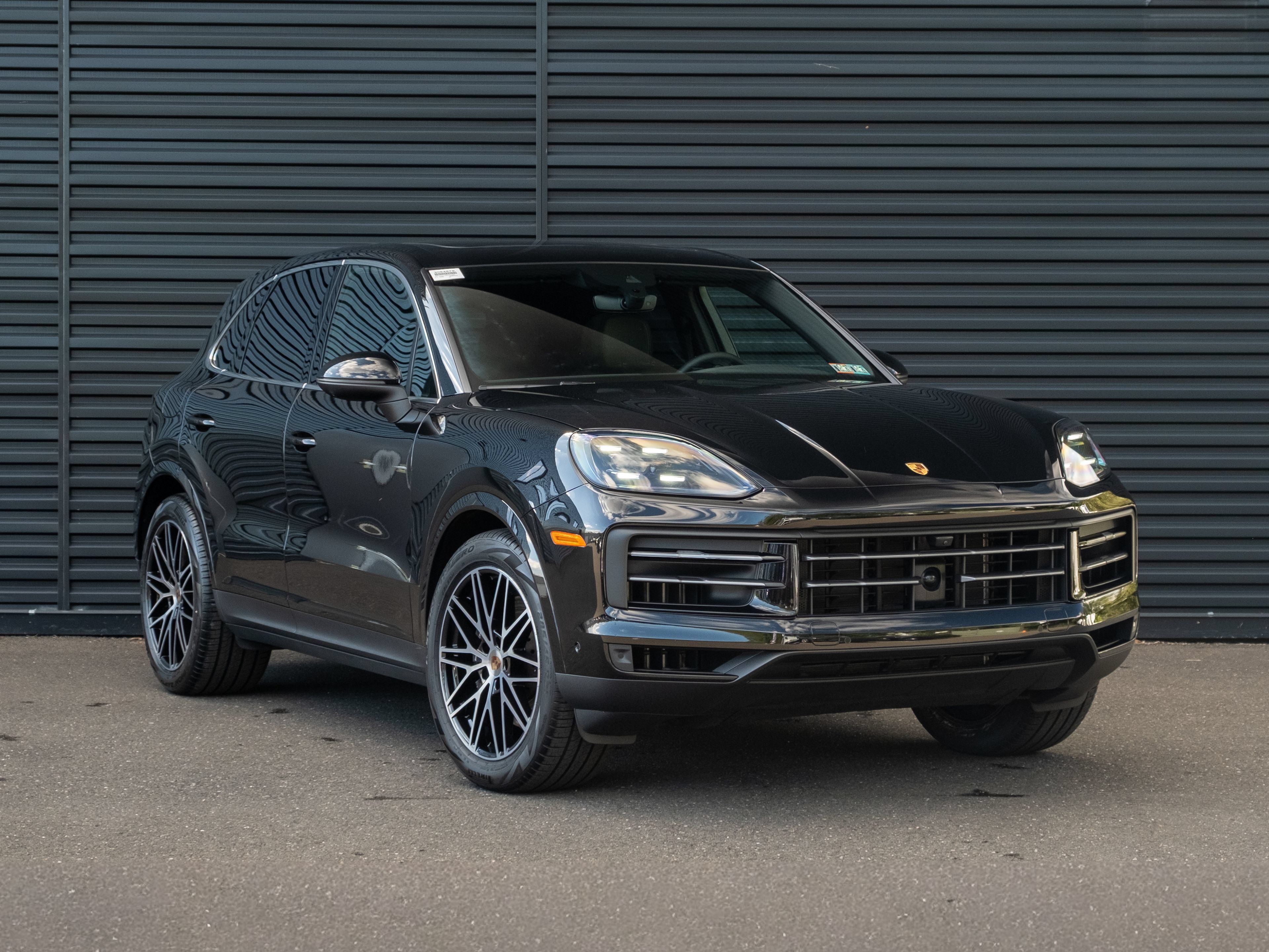 Certified 2025 Porsche Cayenne w/ Premium Package AWD/4WD image 10