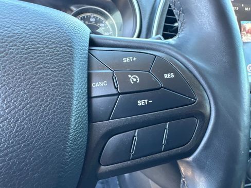 Used 2019 Jeep Cherokee Trailhawk AWD/4WD image 30