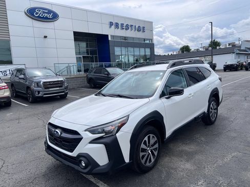 Used 2023 Subaru Outback Premium AWD/4WD image 4