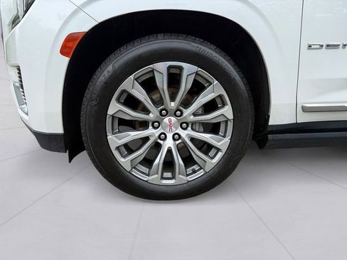 Used 2021 GMC Yukon XL Denali w/ Denali Ultimate Package AWD/4WD image 9