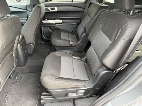 Used 2024 Ford Explorer XLT image 34