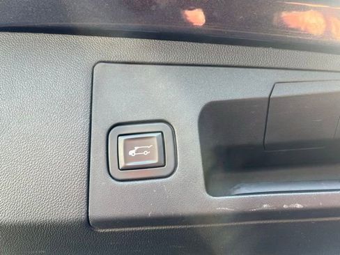 Used 2018 Cadillac XT5 Luxury w/ Driver Awareness Package image 17