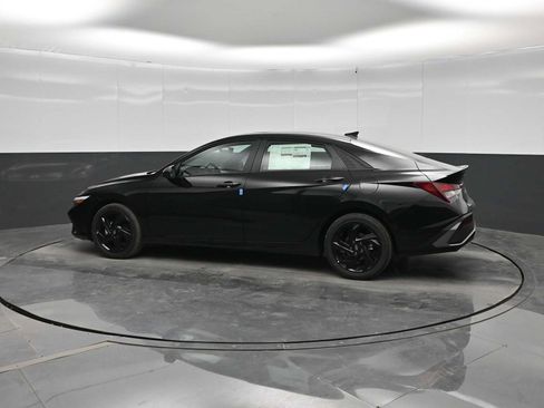 New 2026 Hyundai Elantra SEL Sport FWD image 5