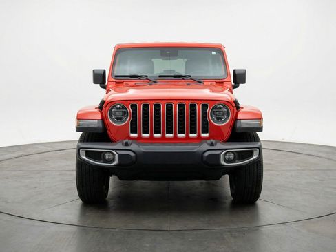 Used 2025 Jeep Wrangler Sahara image 2
