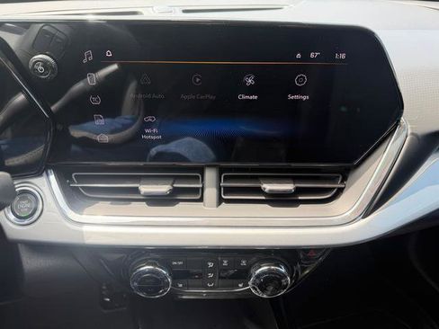 New 2026 Chevrolet Trax LT w/ Sunroof Package FWD image 19