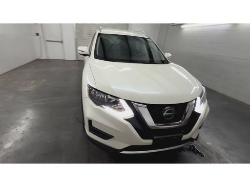 Used 2020 Nissan Rogue SV FWD image 3