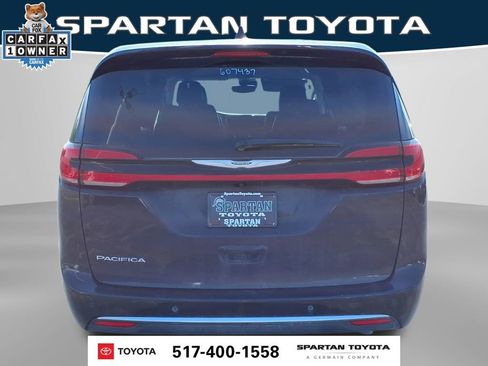 Used 2023 Chrysler Pacifica Touring-L FWD image 7