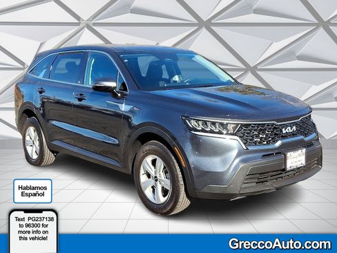 Used 2023 Kia Sorento LX image 1