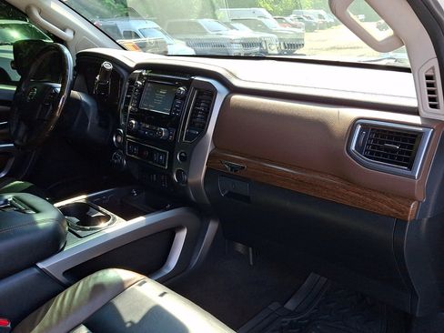 Used 2018 Nissan Titan Platinum Reserve AWD/4WD image 9