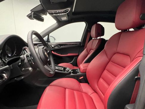 Certified 2025 Porsche Macan S AWD/4WD image 5