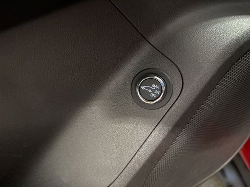 Used 2023 GMC Acadia SLE w/ Driver Convenience Package image 11