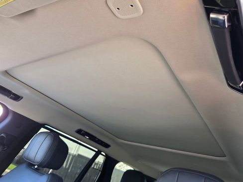 Used 2023 Land Rover Range Rover Long Wheelbase SE image 19