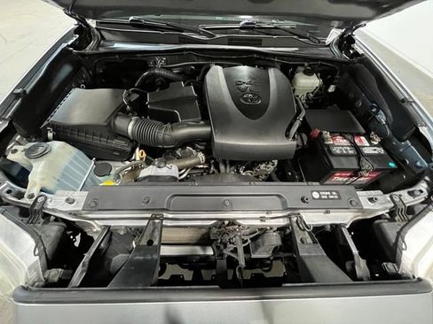 Used 2017 Toyota Tacoma TRD Off-Road AWD/4WD image 27