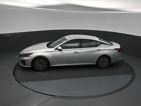 Used 2023 Nissan Altima 2.5 SV FWD image 42