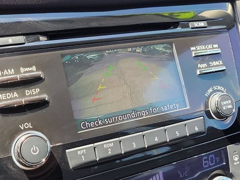 Used 2015 Nissan Rogue SV FWD image 24