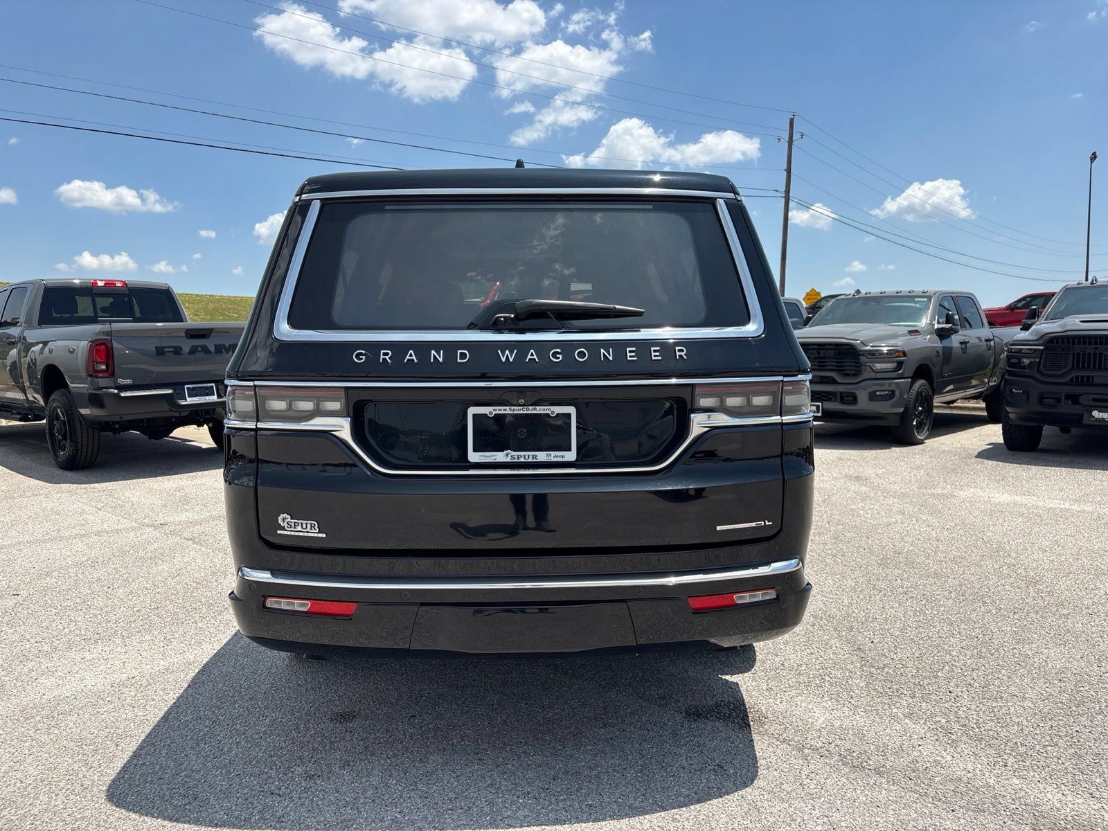 Used 2023 Jeep Grand Wagoneer L Series III AWD/4WD image 5