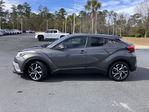 Used 2018 Toyota C-HR XLE image 2