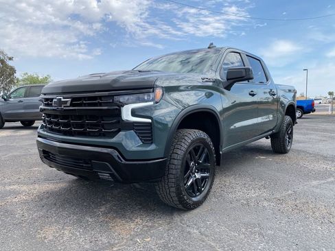 Used 2025 Chevrolet Silverado 1500 LT Trail Boss w/ Dark Appearance Package image 2