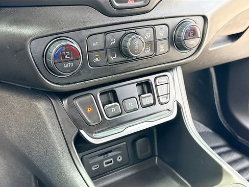 Used 2020 GMC Terrain SLT w/ Preferred Package AWD/4WD image 11