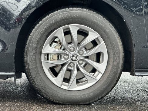 Used 2024 Toyota Sienna XLE image 25